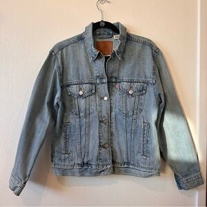 Levis Denim Jean Jacket light wash medium barely worn great condition